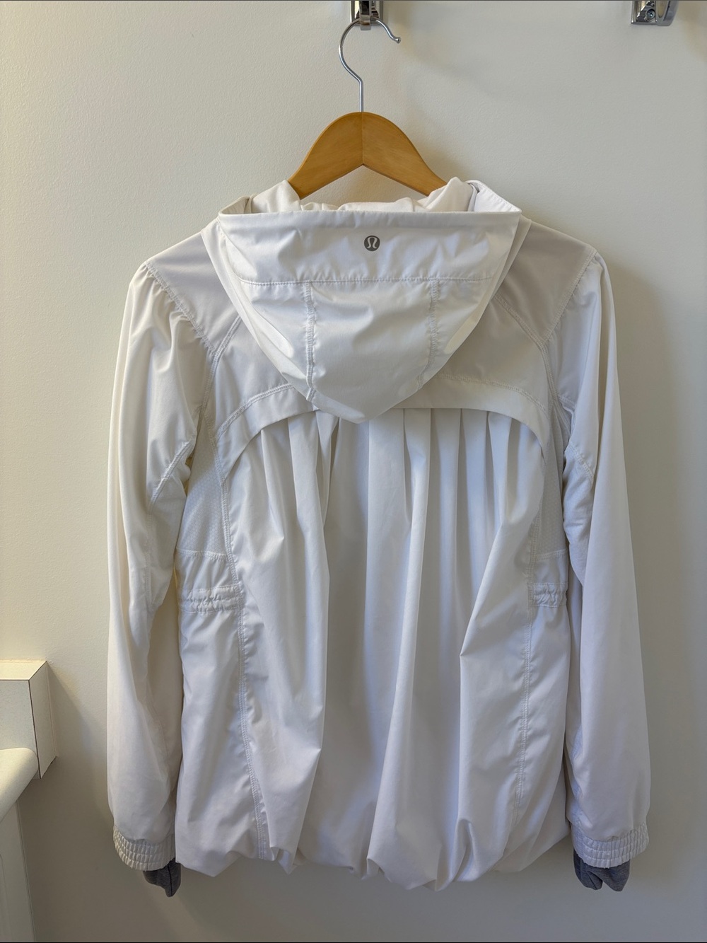 LULULEMON Resolution Jacket with hood.  White. - Picture 3 of 10